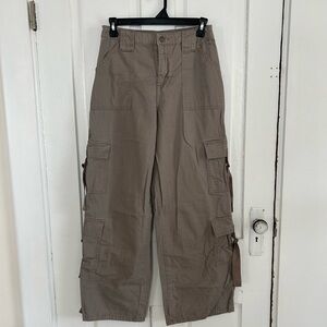 No Boundaries Men's Cargo Pants in Taupe Brown